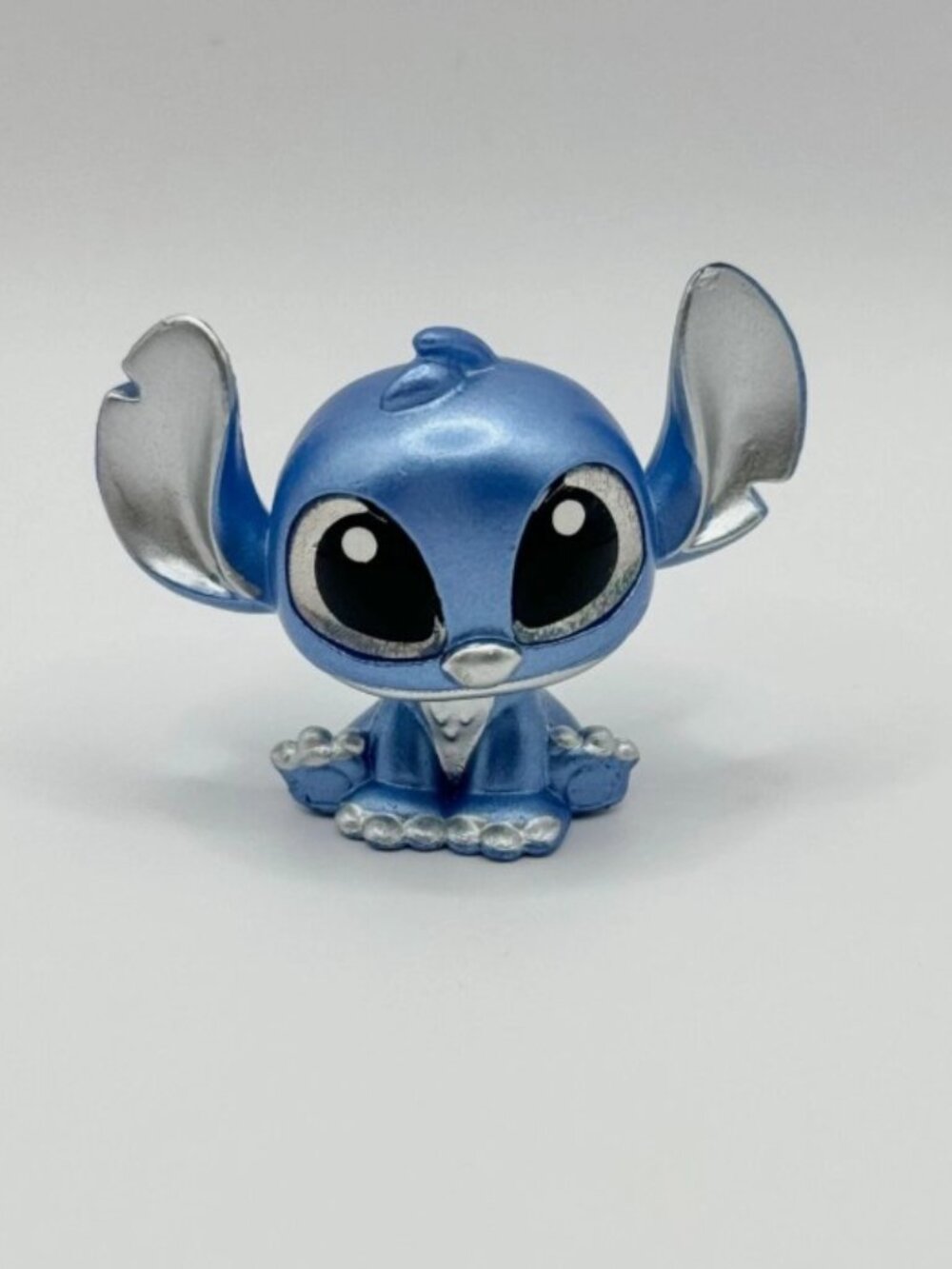 SPECIAL EDITION Series 10 Stitch Sits Patial Silver Disney Doorables